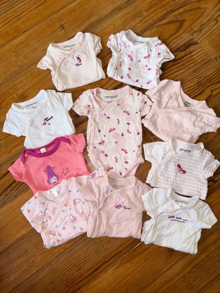 Lit 10 bodies manches courtes