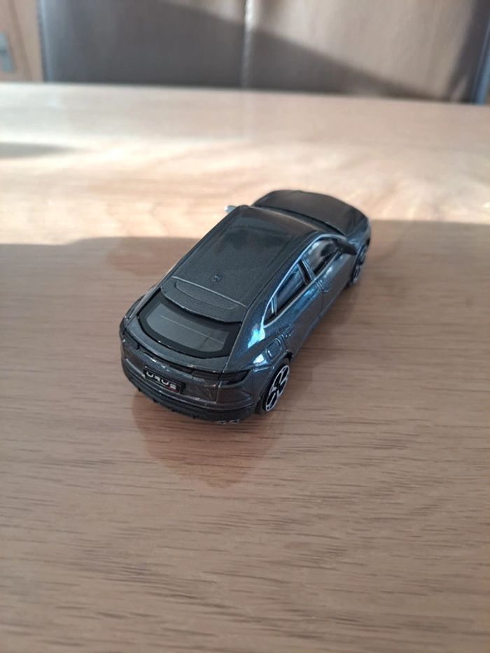 Voiture Lamborghini Urus - photo numéro 4