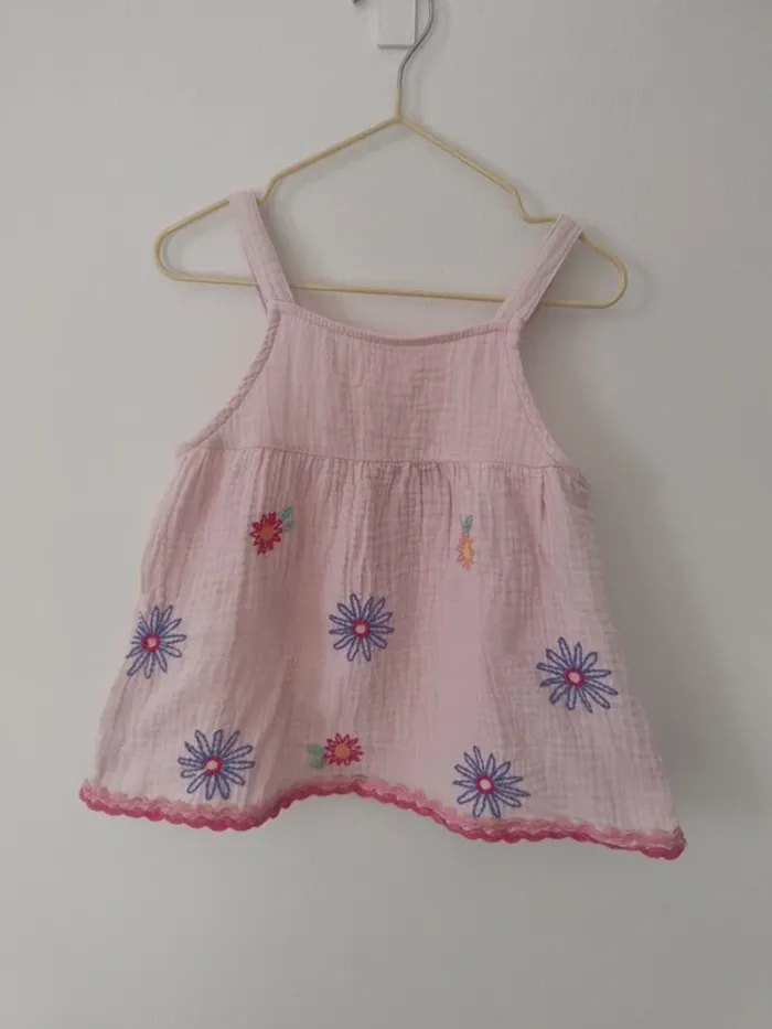 Très beau top fille en 100% coton