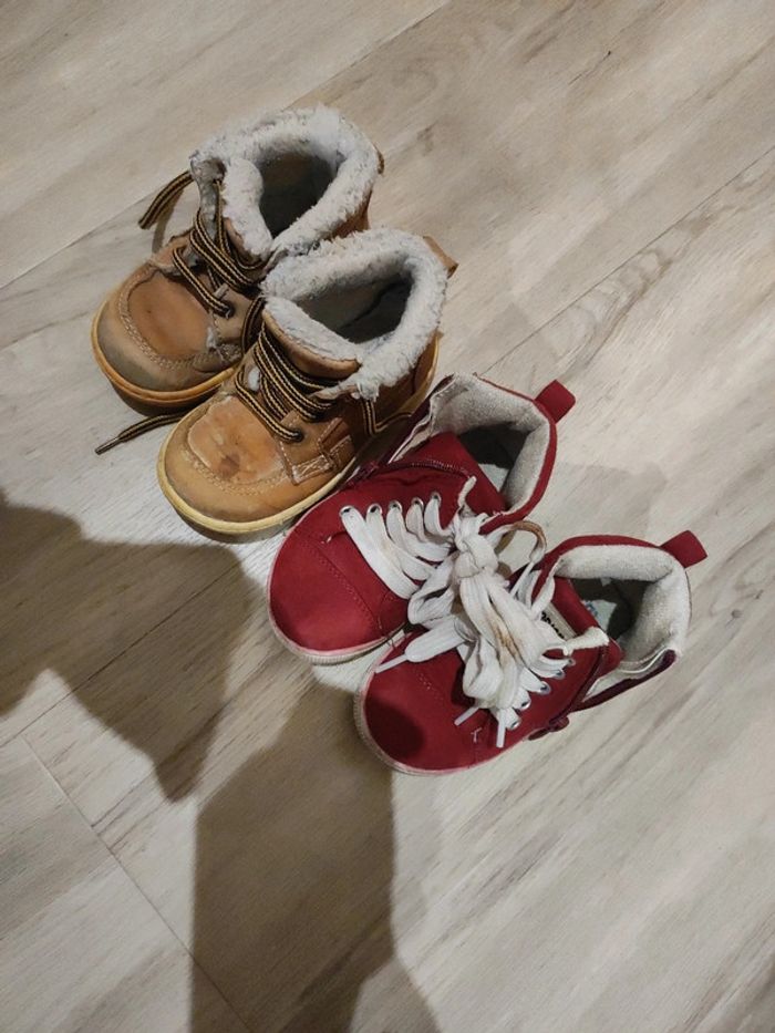 Lot de 2 paires de chaussures taille 22