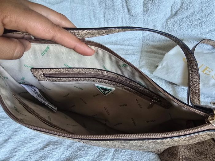 Deux sacs guess un grand et un bandoulière - photo numéro 6