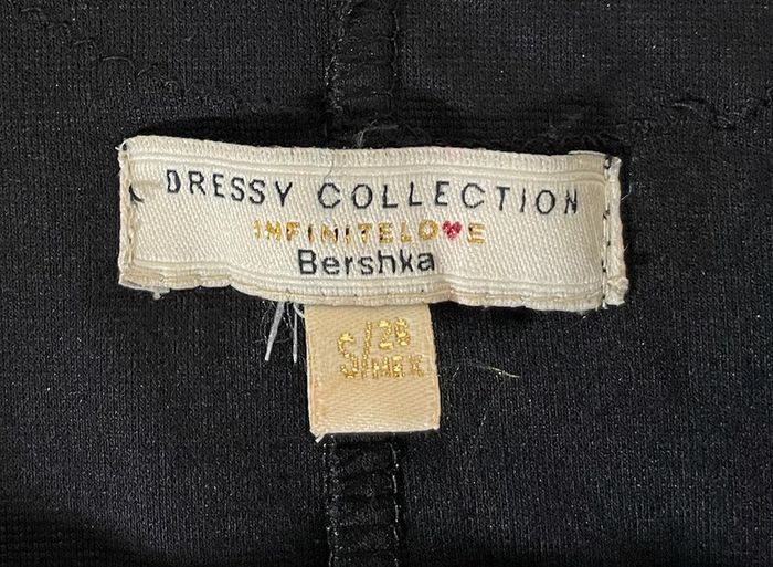 Robe noire moderne moulante dos nu Bershka - photo numéro 3