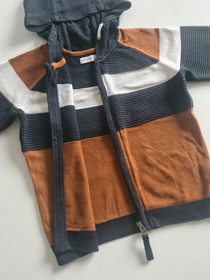 Gilet zippé en maille marron, marine et blanc avec capuche garçon 4 ans - photo numéro 2