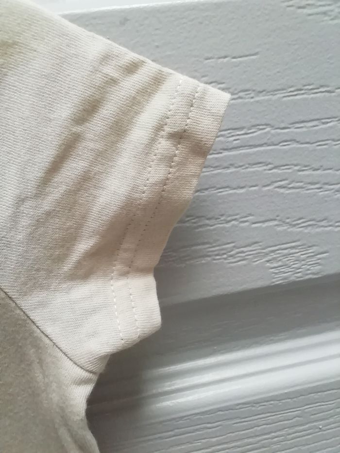 Vends t-shirt garçon été beige avec motif sur le devant - photo numéro 4