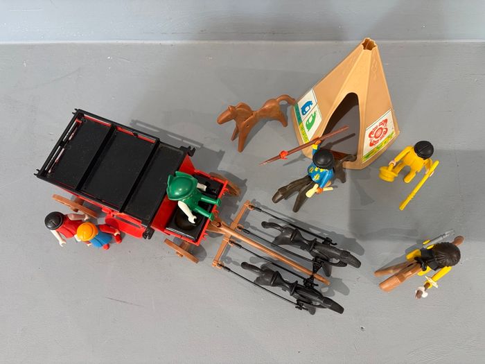Playmobil western attaque de la diligence rouge Cowboy indien 1 diligence 1 tipi 6 personnages 5 chevaux - photo numéro 6