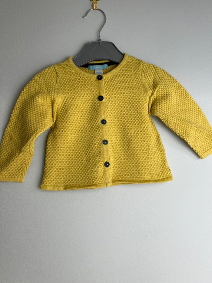 Gilet jaune moutarde bébé Obaïbi en taille 12 mois