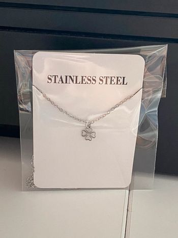 Collier pendentif trèfle à quatre feuilles argenté