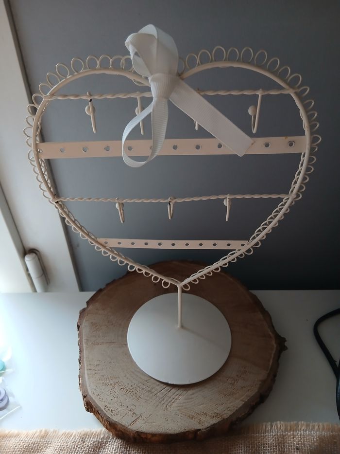 Présentoir à bijoux cœur en métal - photo numéro 2