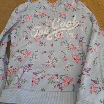 Sweat à capuche C&A 7/8 ans