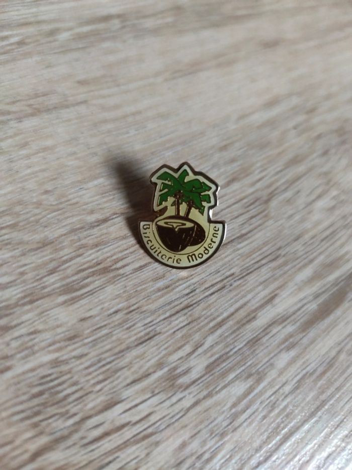 Pin's biscuiterie moderne