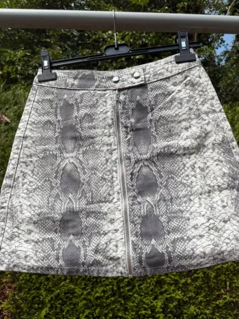 Jupe en jean imprimé python gris et blanc – Marque New Look