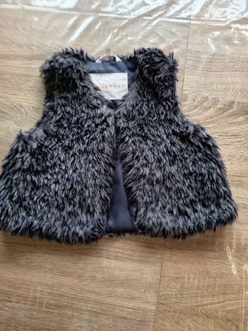 Gilet sans manche fausse fourrure 