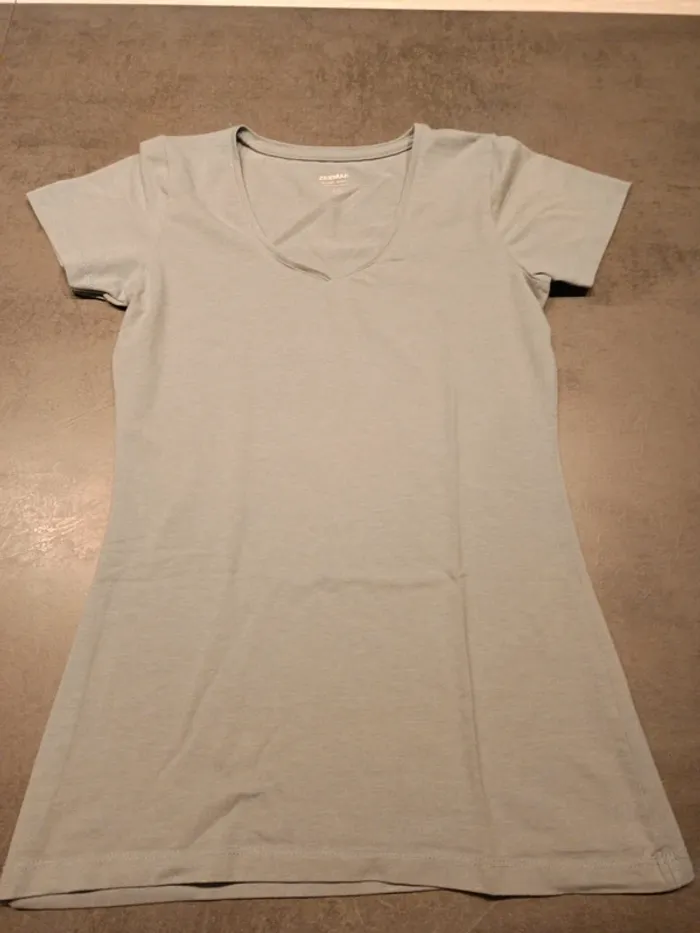 Vends tee-shirt Zeeman taille 36 .