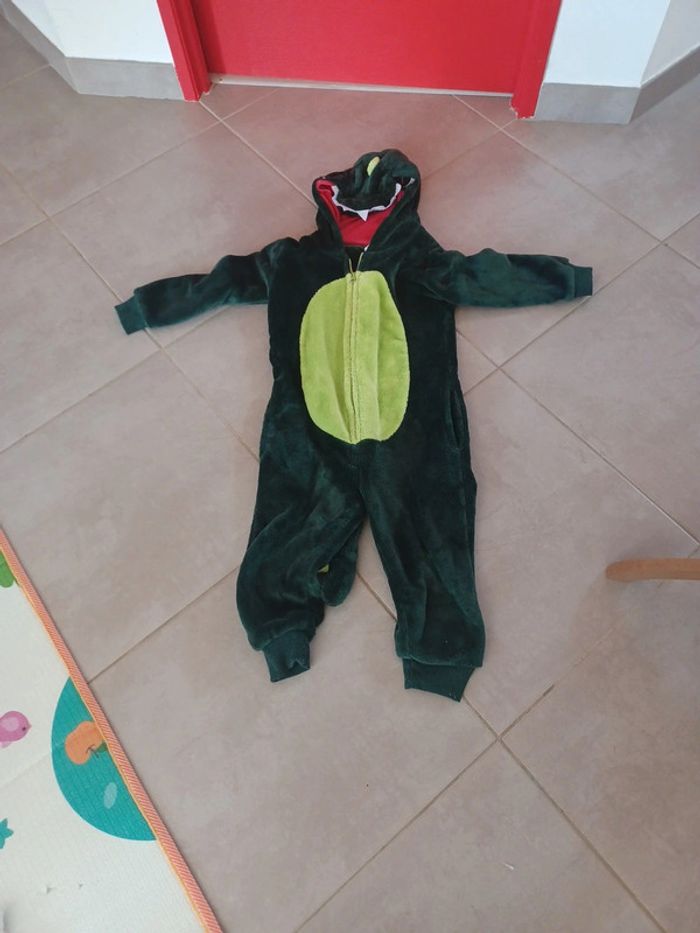 Très jolie sur pyjama pour garçon