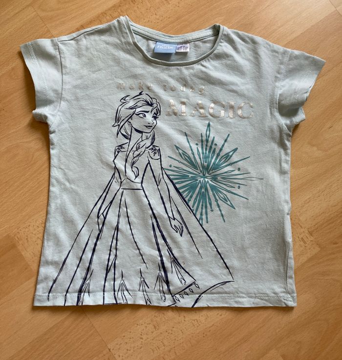 2 Tee-shirts Disney Reine des neiges taille 98/104 - photo numéro 5