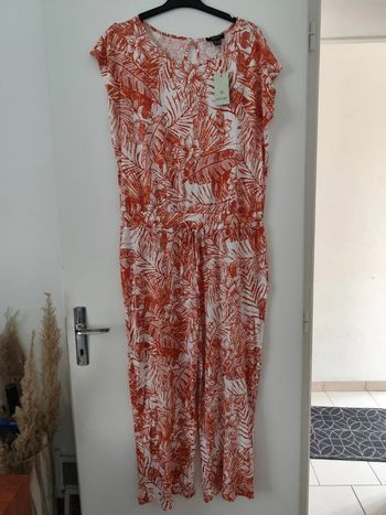 Combinaison fluide et ceintrée taille 42/44 neuve avec étiquette