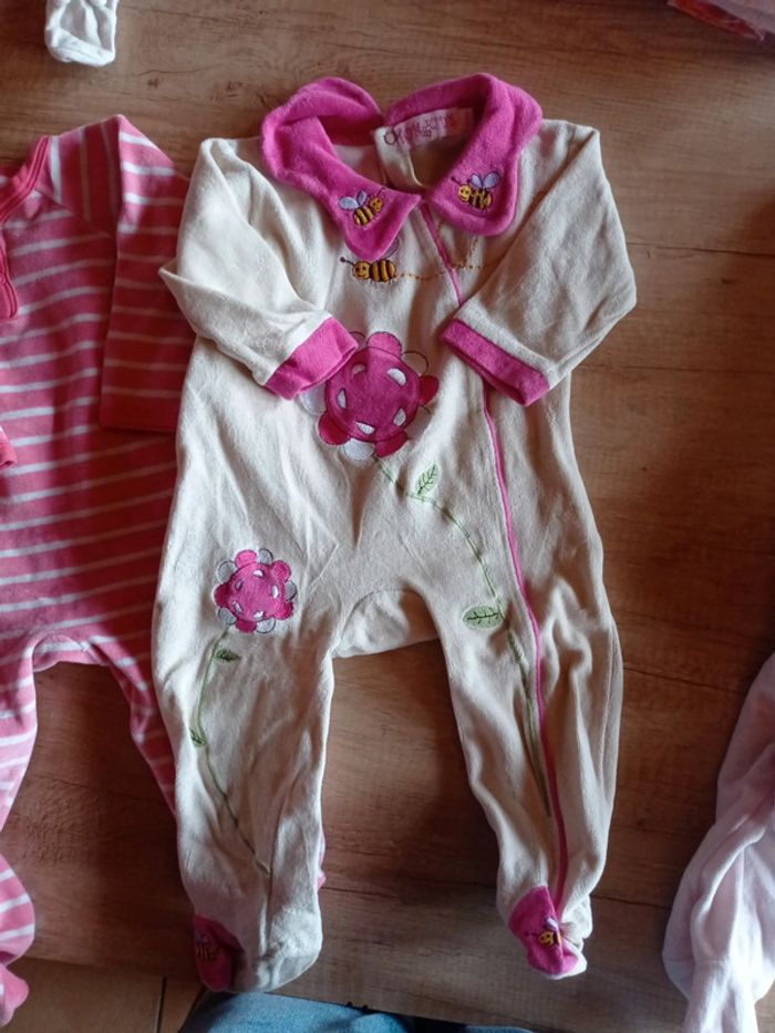 3 pyjamas - photo numéro 3