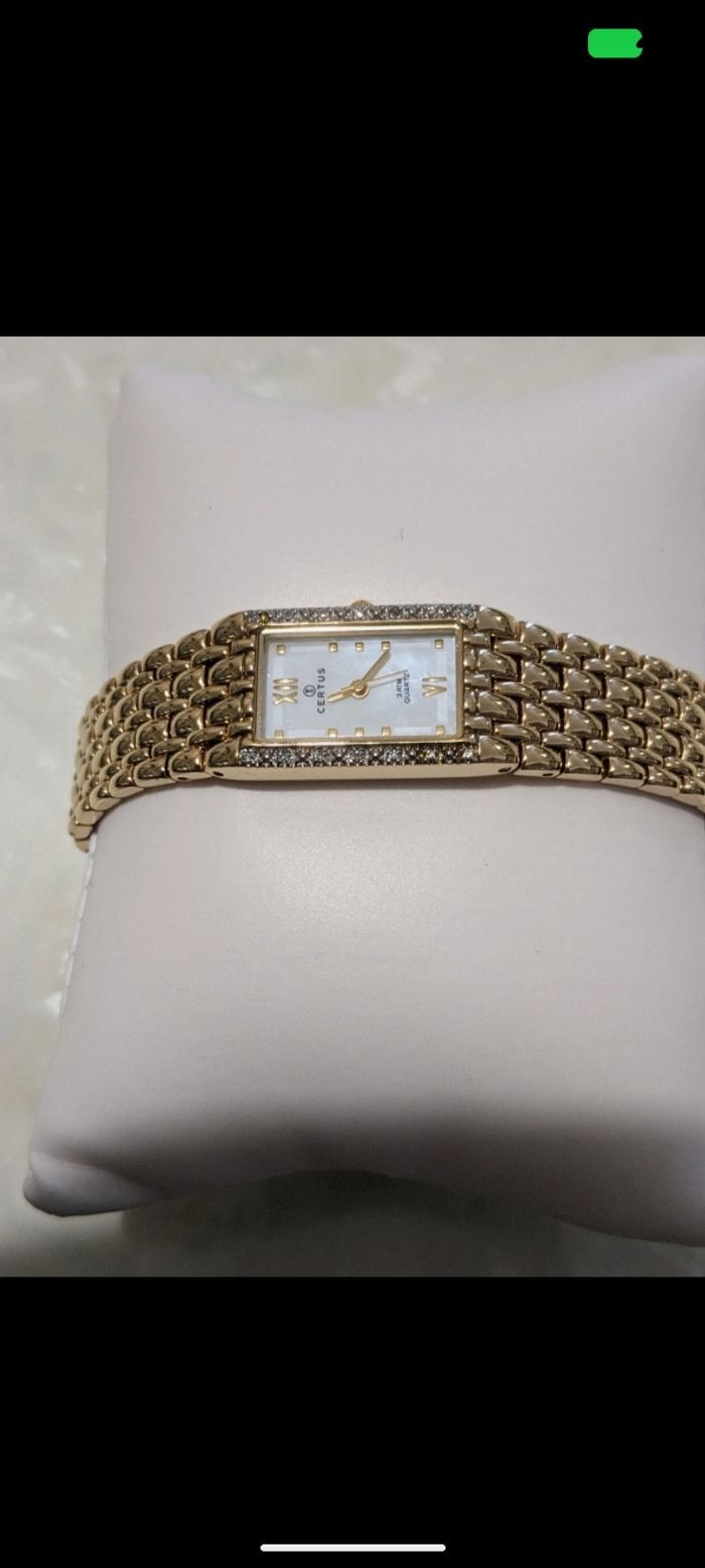 Magnifique montre classique vintage Certus en plaqué or, boîtier serti de 0, 20 carats de diamants et cadran en nacre véritable. - photo numéro 2