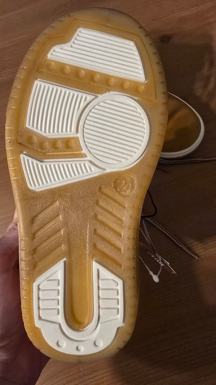 NEUVES  (non portées) 🏷😍🤩superbes bottines fourrées garçon pointure 24🤎🤎💙💙 - photo numéro 3