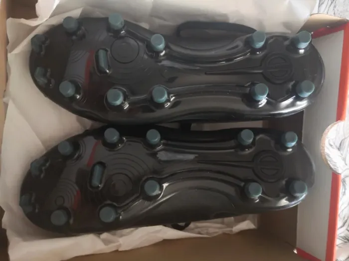 Chaussure de foot enfant pointure 34 Nike - photo numéro 3
