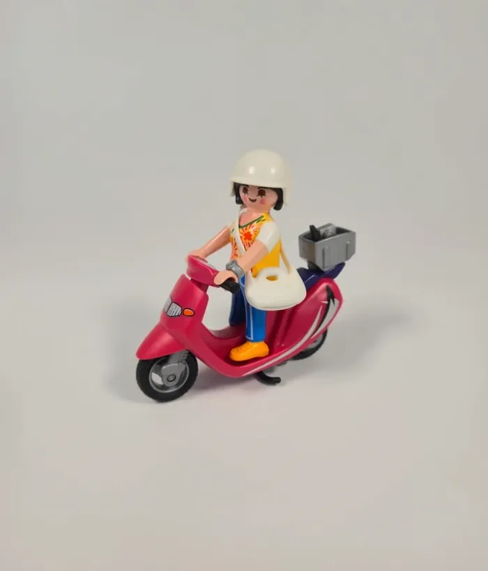 Playmobil Femme à scooter - photo numéro 2