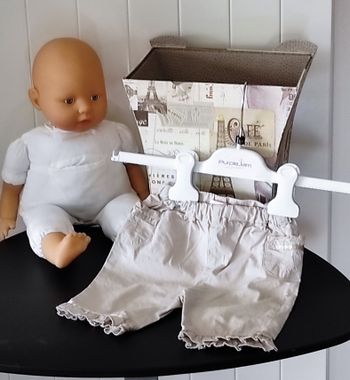 Pantacourt bébé fille 6 mois – beige, très bon état
