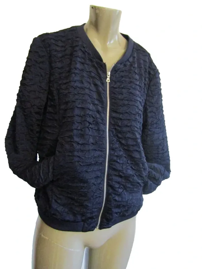 blouson perfecto sweat gilet marque h&m taille indiquée 40 peut aller a un 42 - photo numéro 2