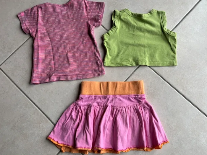 Jupe et t-shirts - photo numéro 2