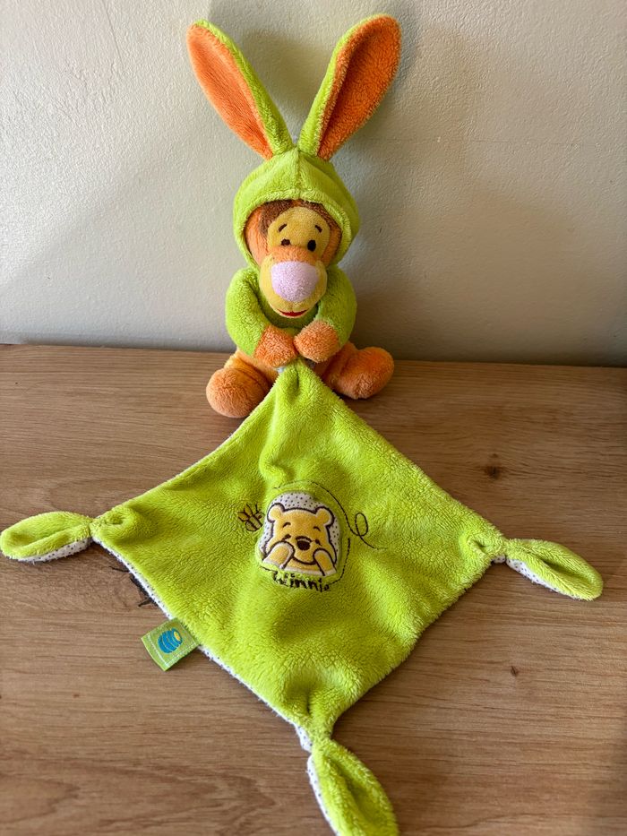 Doudou Tigrou déguisé en lapin vert orange mouchoir Winnie Disney - photo numéro 2