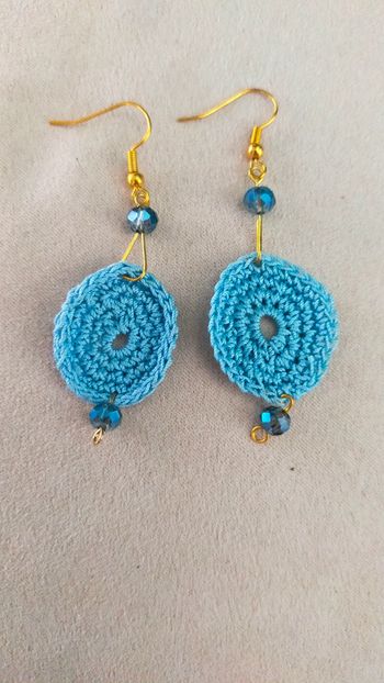 Boucles d’oreilles crochet bleu ciel & perles facettées – Fait main - Collection Brume Bleue