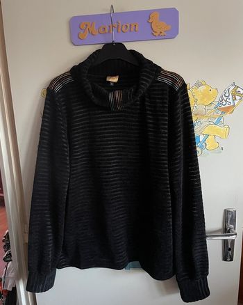 Joli pull noir avec détails multicolores, taille 42, marque Lo! Les Filles