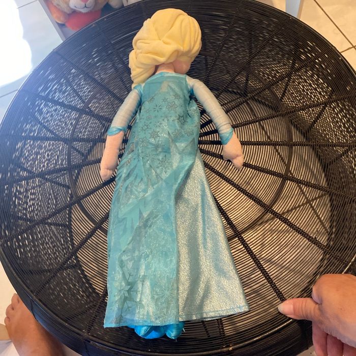 Poupée reine des neiges grand format en tissu - photo numéro 2