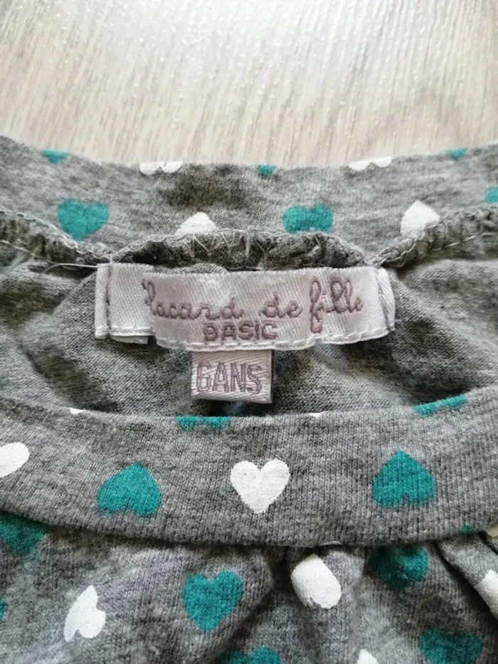 Tunique grise manches courtes à motifs coeurs blancs et turquoise / placard de fille / (6ans) - photo numéro 2