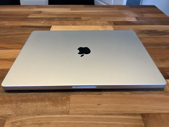 Apple MacBook Pro 16 pouces 2023 M2 Max 12 cœurs 32 Go RAM 1 To SSD - Parfait état - photo numéro 3