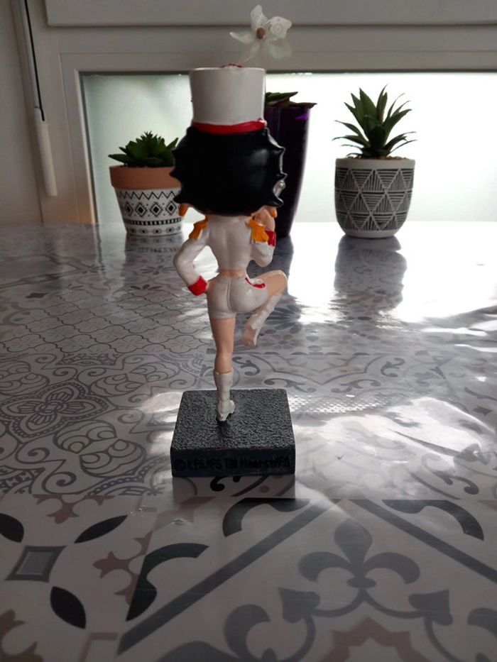 Betty Boop Majorette - photo numéro 3