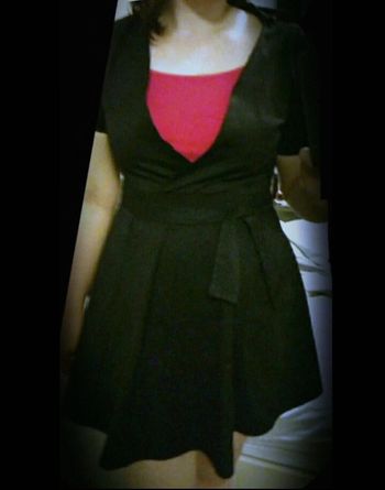 Robe noire courte cache-coeur