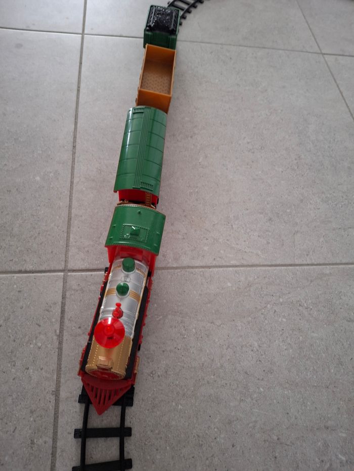Train lumineux et sonore de Noël avec rails - photo numéro 5