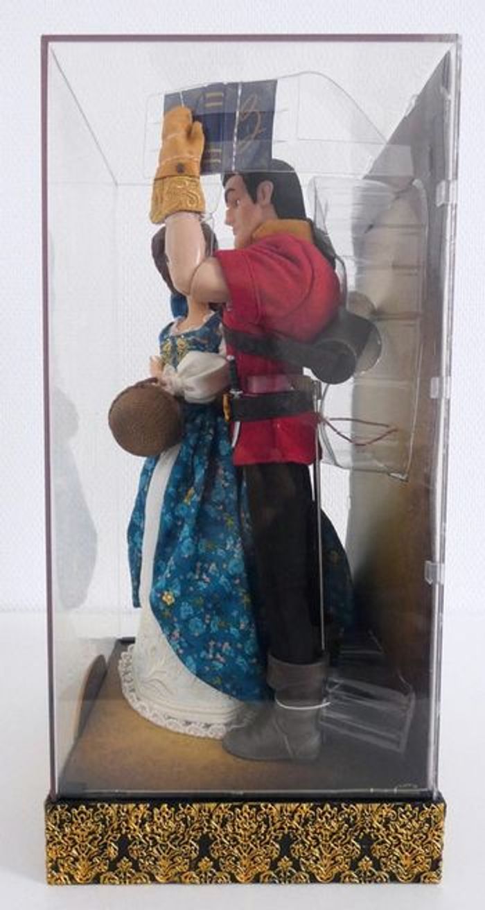 Poupée Fairytale Belle vs Gaston Disney NEUVE - photo numéro 5