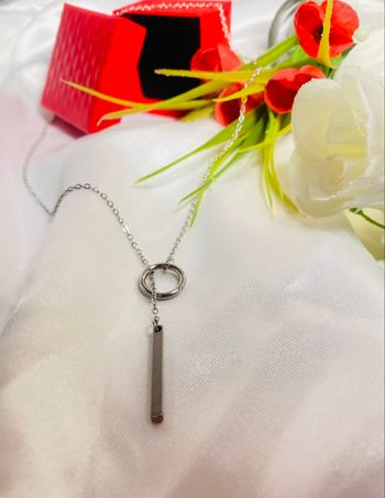 Collier minimaliste en acier inoxydable – pendentif barre & anneau