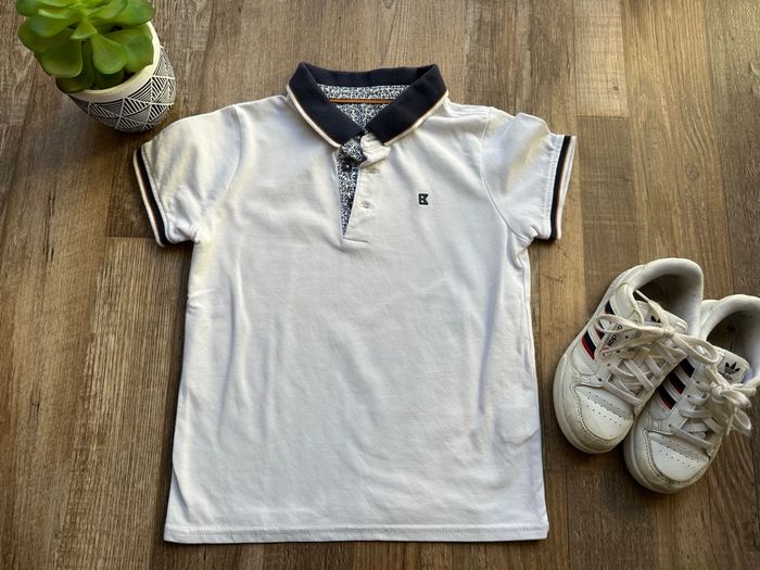 - Polo Okaidi - 6 ans  - Très bon état, mini tache dans le dos