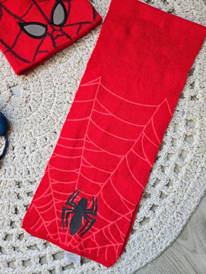 Boy: bonnets et écharpe Obaïbi + Spiderman 3 ans neufs - photo numéro 3