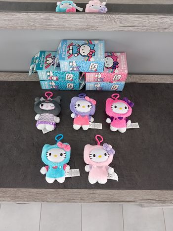 Lot de 5 peluches hello kitty action neuf 