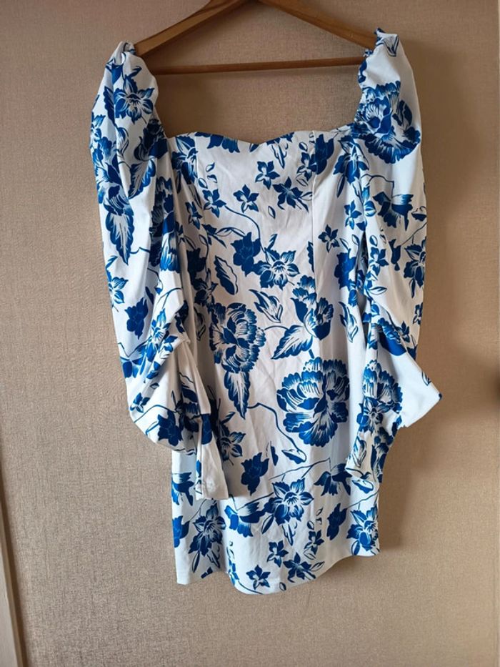 Robe bustier courte .manches longues. Marque shein . - photo numéro 2