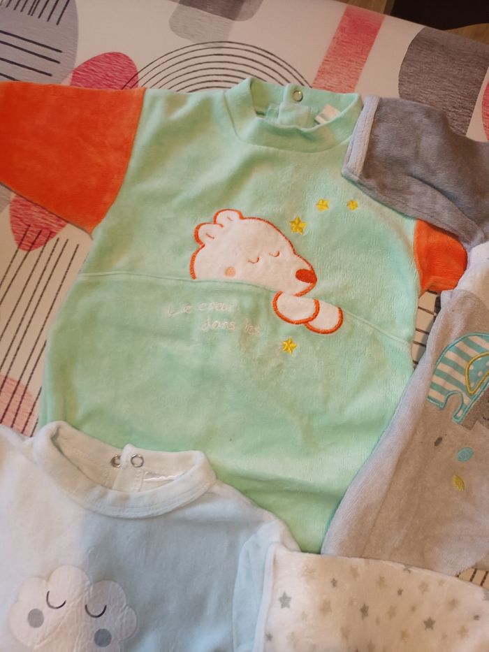 Lot 5 pyjamas Taille 1 mois - photo numéro 7