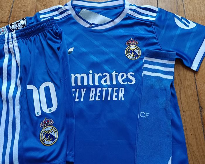 Magnifique kit Mbappe Real de Madrid taille 14 ans modèle 2026 - photo numéro 2