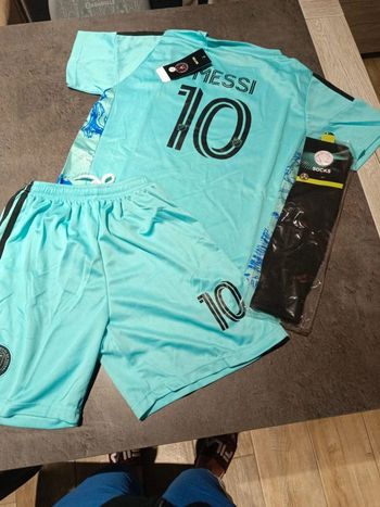 Tenue football Léo Messi Inter Miami bleu. T.28