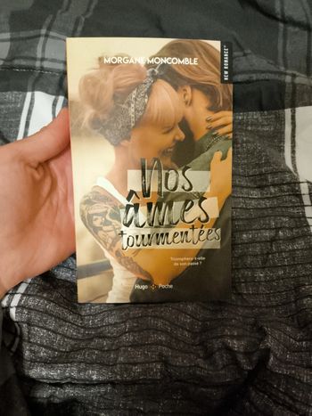 Livre "Nos âmes tourmentées" de Morgane Moncomble