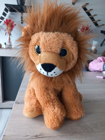 Lion en peluche 