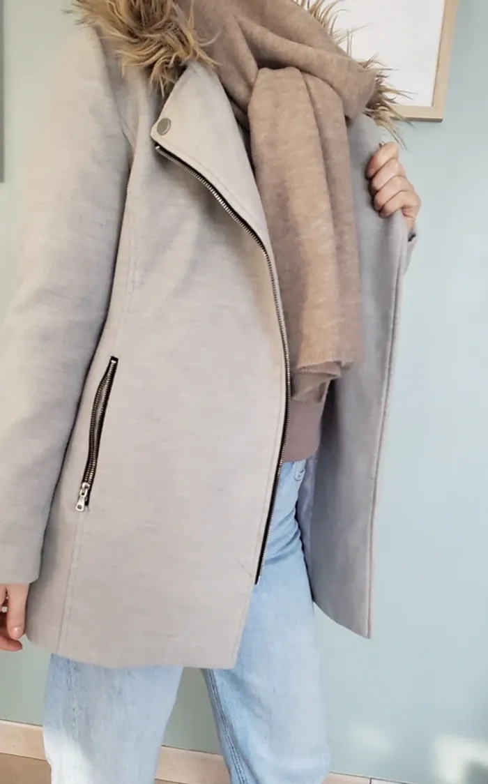 Manteau gris a capuche - photo numéro 2