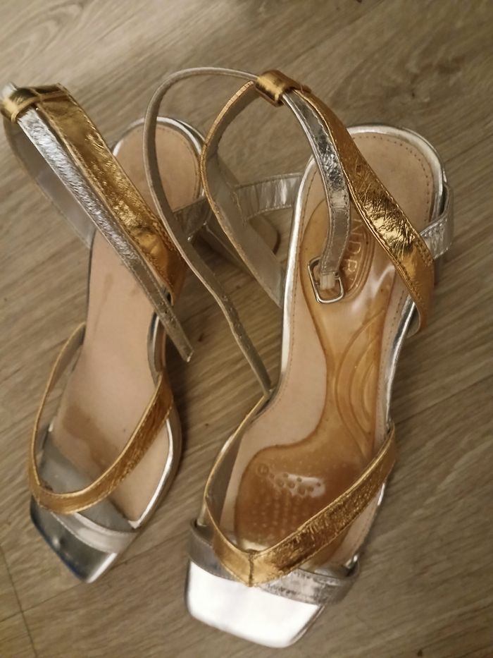 Sandales à talons or et argent - photo numéro 3